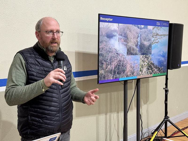 John Kelly delivers presentation to trainees